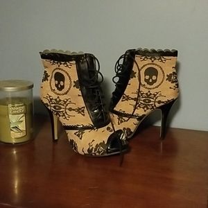 New Iron Fist Booties Sz 10 Lacey Days